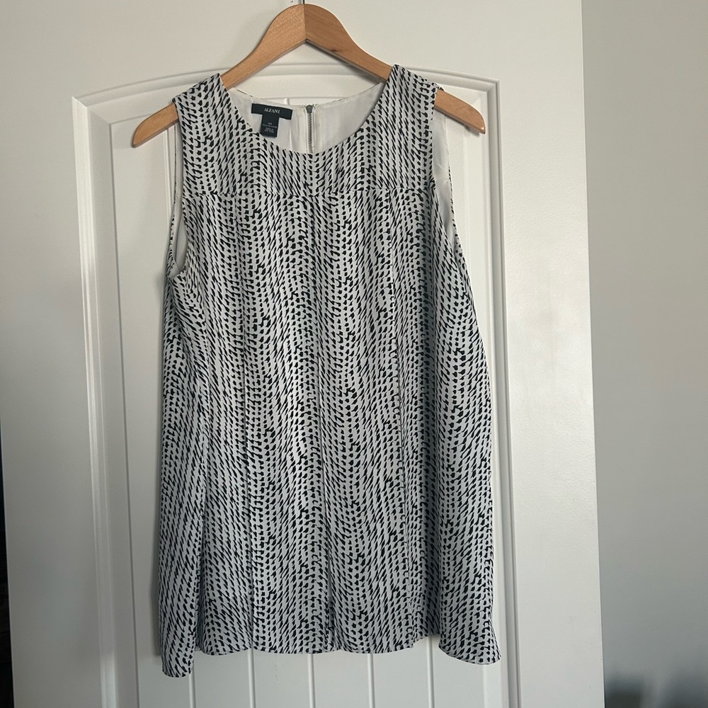Women’s Alfani Layered White and Black Tank Blouse - Size 10